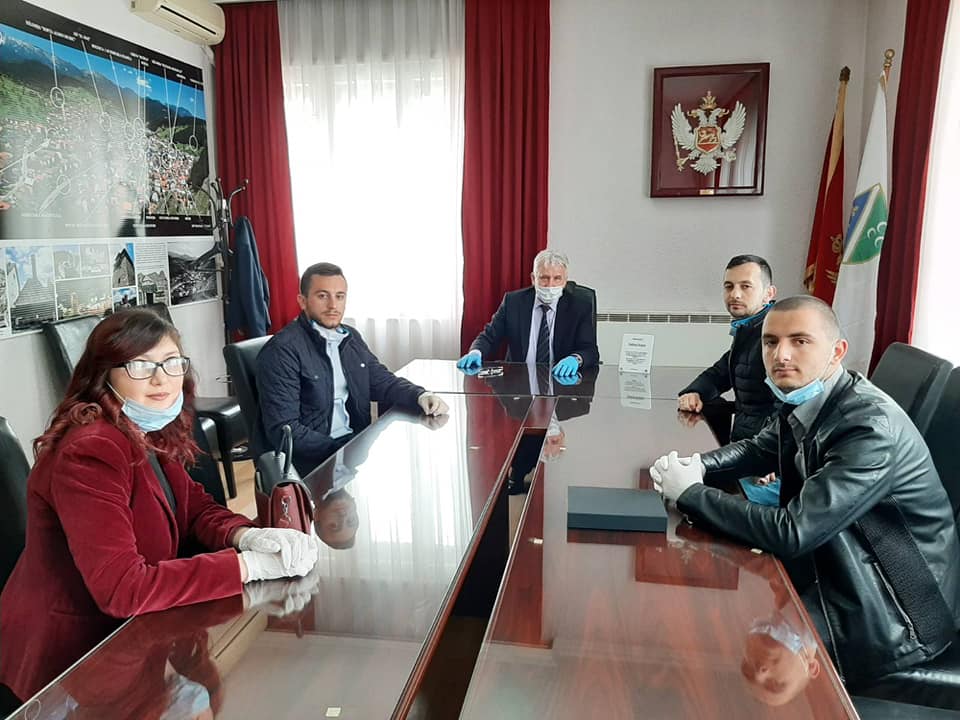 Forum mladih BS Rožaje uručio zahvalnice ustanovama koje su dale  doprinos u borbi protiv koronavirusa